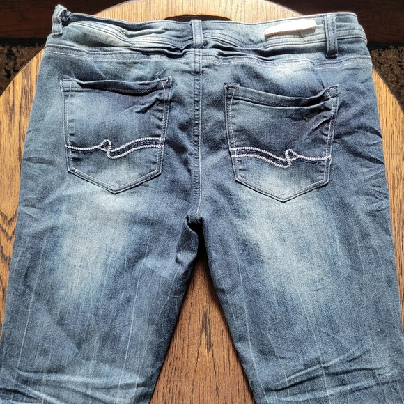Almost Famous Skinny Dark Wash Jeans Size Junior's 7 - Picture 4 of 9